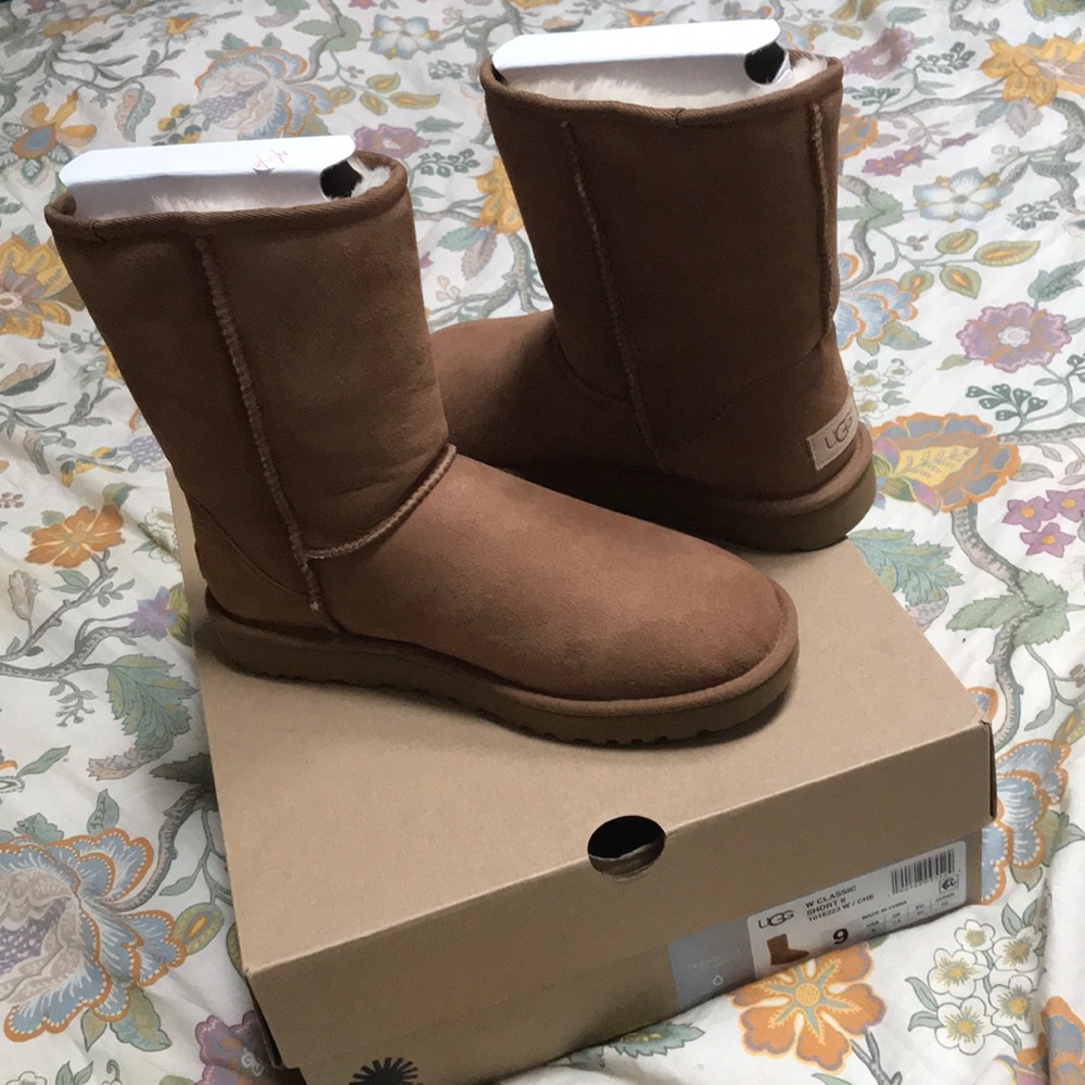 UGG Classic Short II Boots, size 9